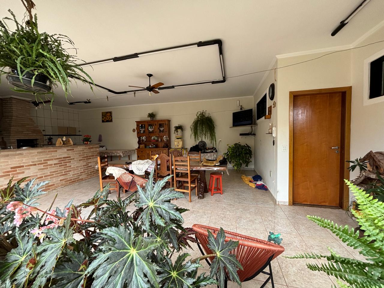 VENDE. RESIDENCIA DE ALTO PADRÃO COM 03 SUÍTES - ARANTES FERREIRA - BRODOWSKI-SP