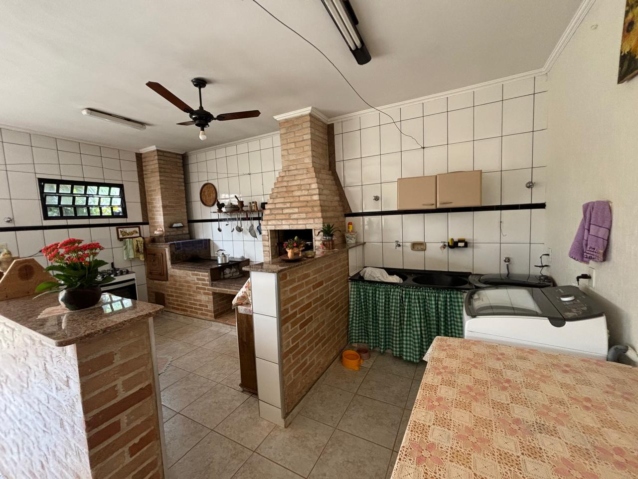 VENDE. RESIDENCIA DE ALTO PADRÃO COM 03 SUÍTES - ARANTES FERREIRA - BRODOWSKI-SP