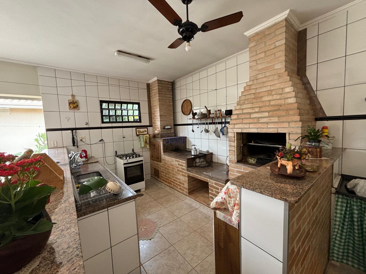 VENDE. RESIDENCIA DE ALTO PADRÃO COM 03 SUÍTES - ARANTES FERREIRA - BRODOWSKI-SP