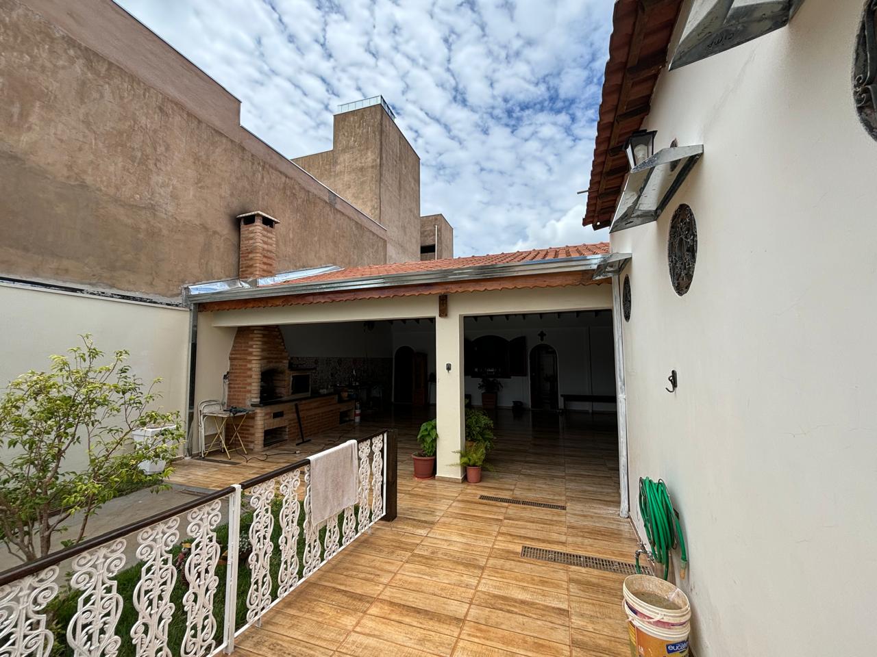 VENDE: CASA COM PISCINA - 02 DORMITÓRIOS - RESIDENCIAL BOM JARDIM - BRODOWSKI-SP.