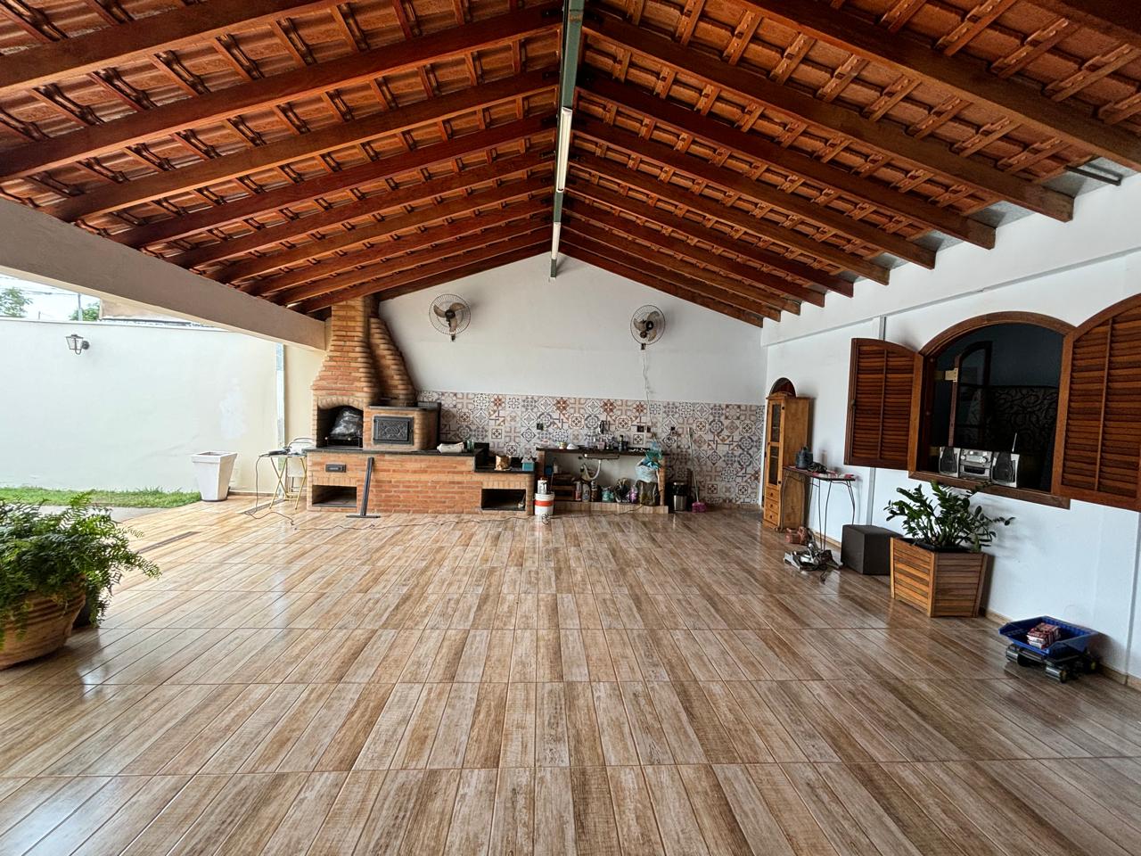 VENDE: CASA COM PISCINA - 02 DORMITÓRIOS - RESIDENCIAL BOM JARDIM - BRODOWSKI-SP.