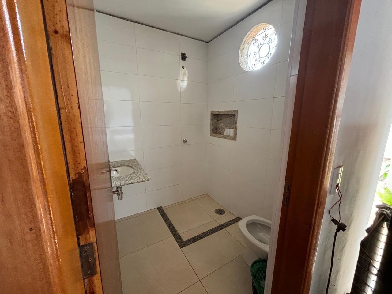 VENDE: CASA COM PISCINA - 02 DORMITÓRIOS - RESIDENCIAL BOM JARDIM - BRODOWSKI-SP.