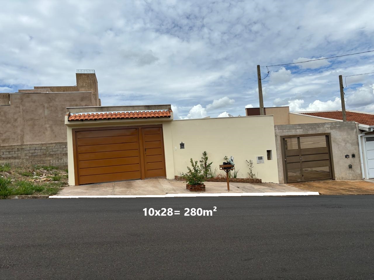 VENDE: CASA COM PISCINA - 02 DORMITÓRIOS - RESIDENCIAL BOM JARDIM - BRODOWSKI-SP.