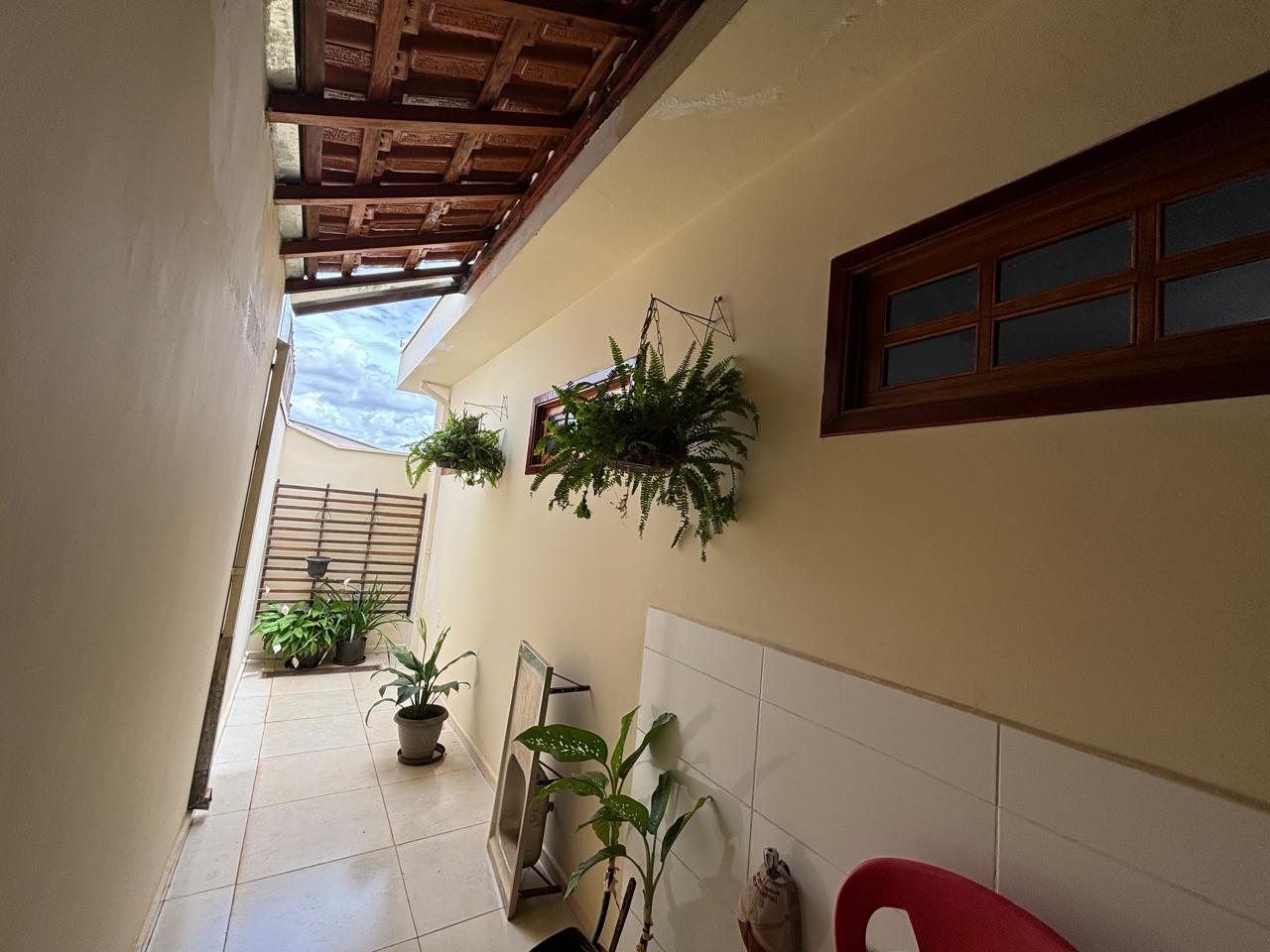 VENDE: CASA COM PISCINA - 02 DORMITÓRIOS - RESIDENCIAL BOM JARDIM - BRODOWSKI-SP.