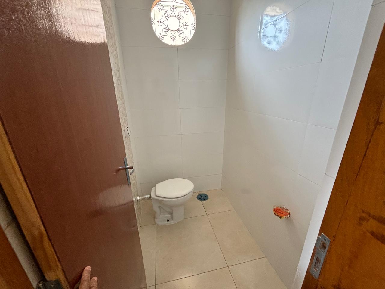 VENDE: CASA COM PISCINA - 02 DORMITÓRIOS - RESIDENCIAL BOM JARDIM - BRODOWSKI-SP.