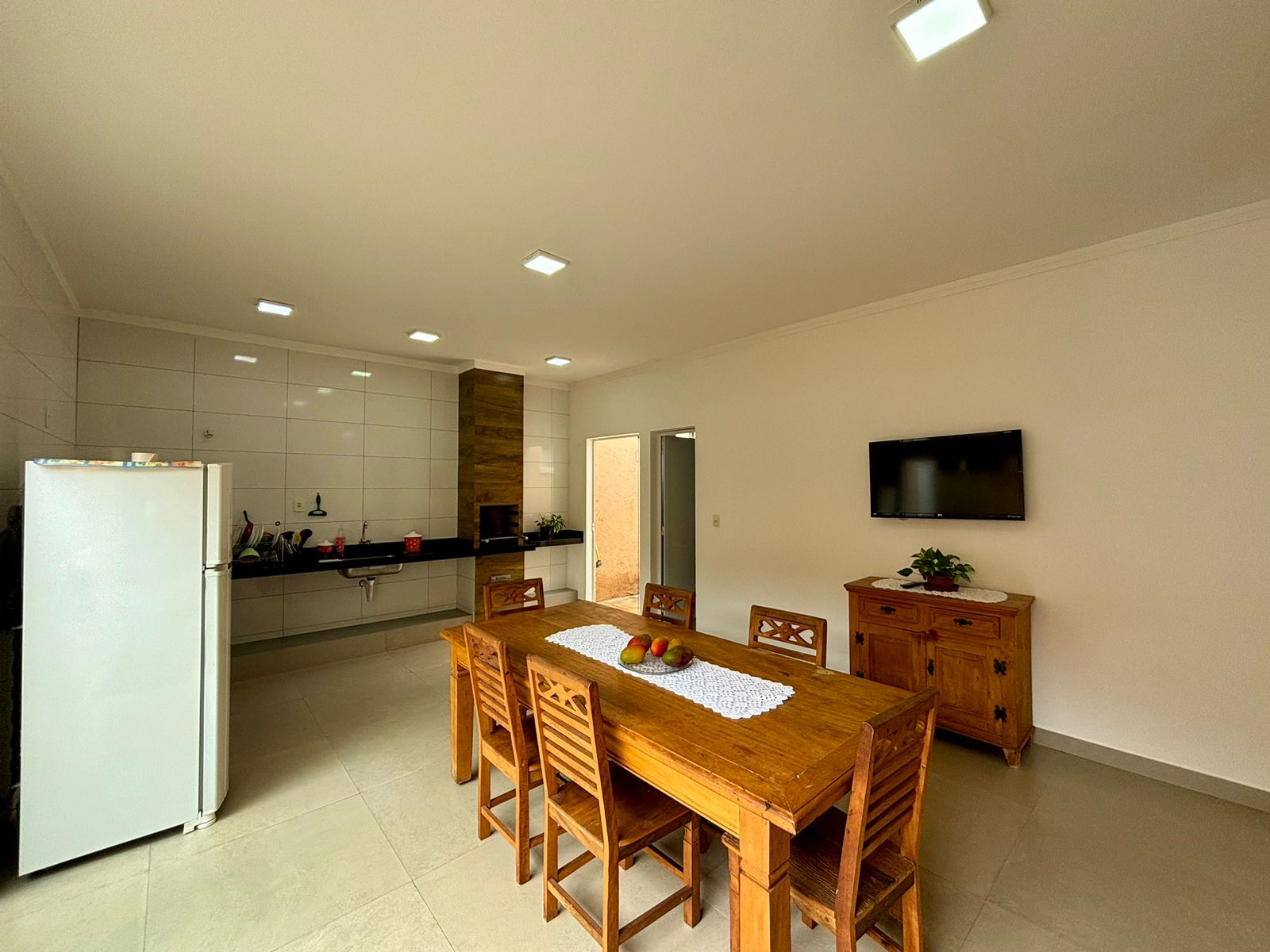 VENDE: CASA 03 DORMITÓRIOS SENDO 02 SUÍTES - CONDOMÍNIO VENEZA - BRODOWSKI-SP.