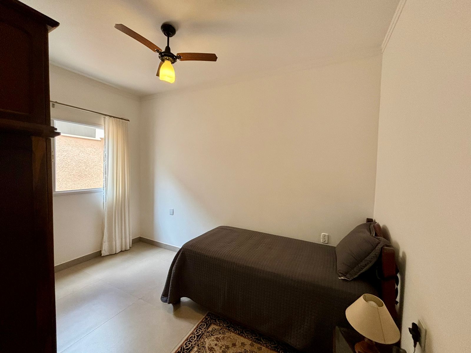 VENDE: CASA 03 DORMITÓRIOS SENDO 02 SUÍTES - CONDOMÍNIO VENEZA - BRODOWSKI-SP.