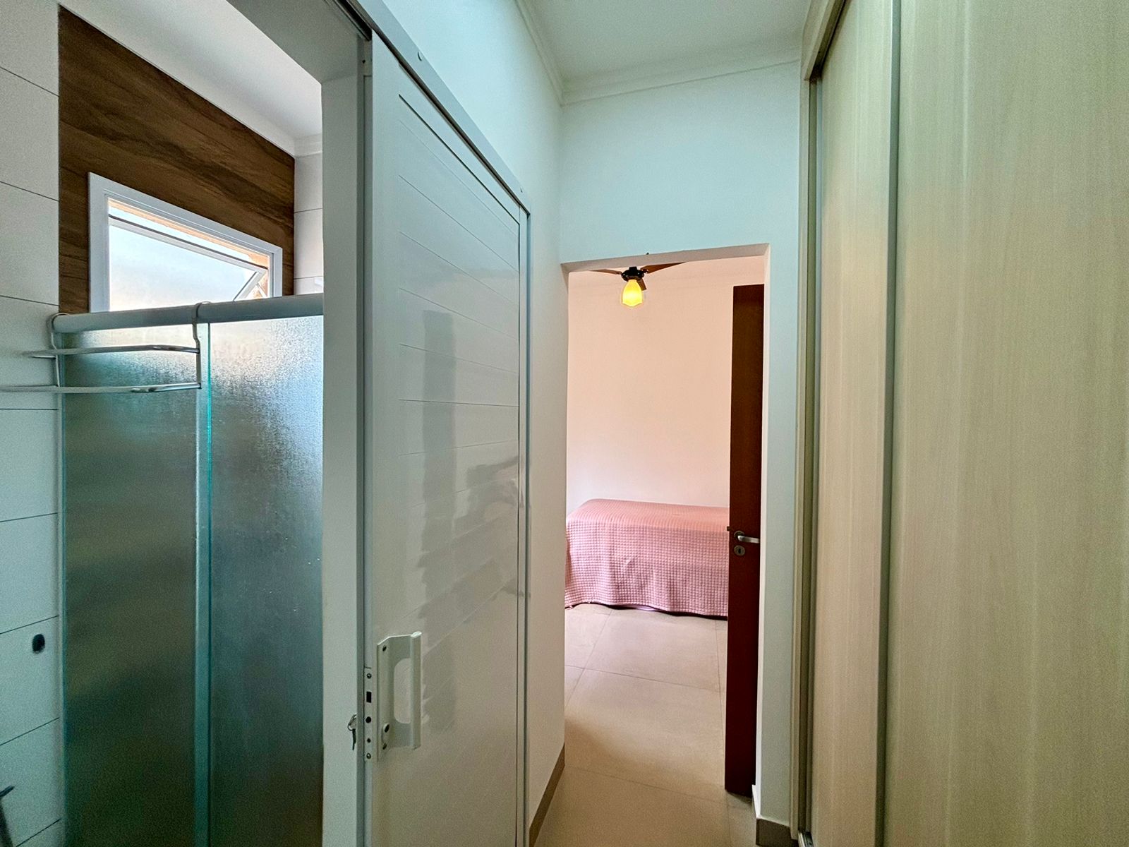 VENDE: CASA 03 DORMITÓRIOS SENDO 02 SUÍTES - CONDOMÍNIO VENEZA - BRODOWSKI-SP.