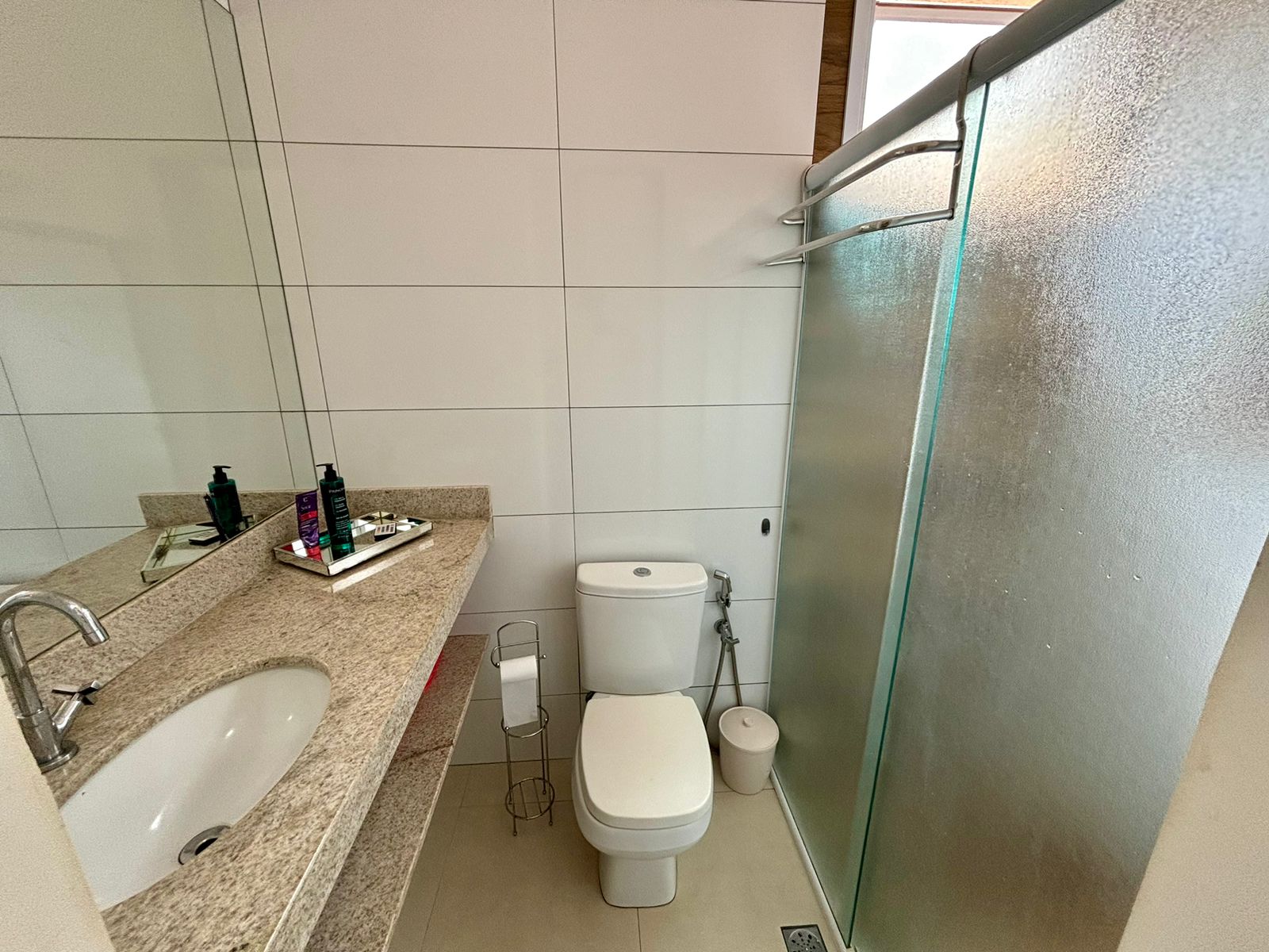 VENDE: CASA 03 DORMITÓRIOS SENDO 02 SUÍTES - CONDOMÍNIO VENEZA - BRODOWSKI-SP.