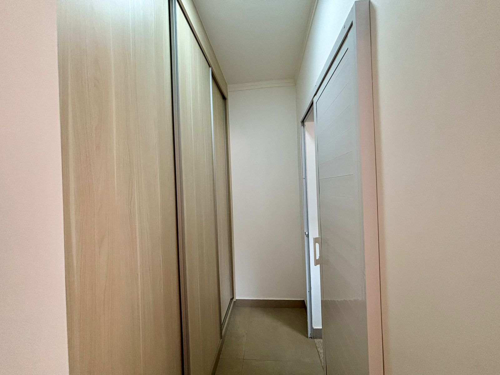 VENDE: CASA 03 DORMITÓRIOS SENDO 02 SUÍTES - CONDOMÍNIO VENEZA - BRODOWSKI-SP.