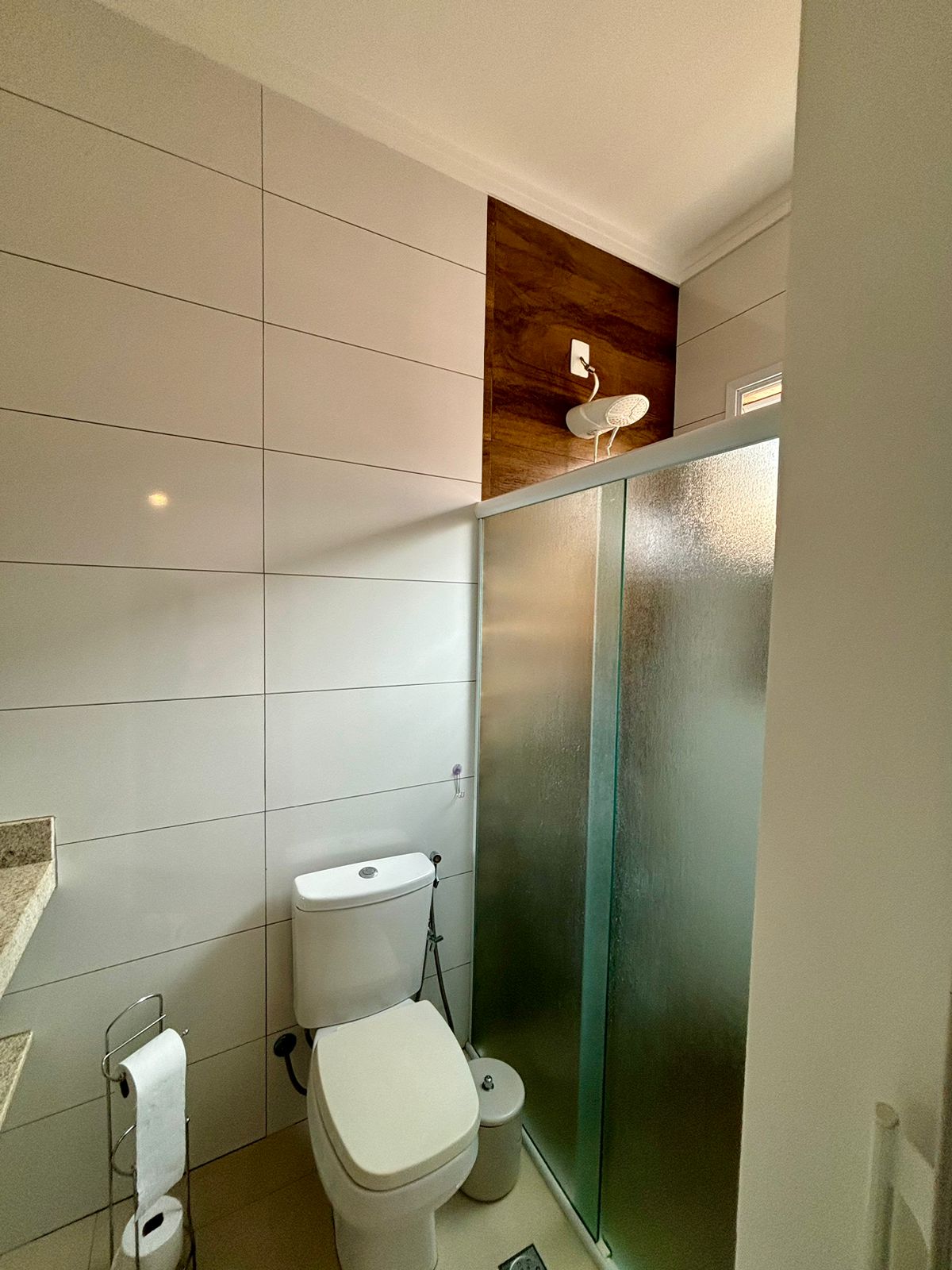 VENDE: CASA 03 DORMITÓRIOS SENDO 02 SUÍTES - CONDOMÍNIO VENEZA - BRODOWSKI-SP.