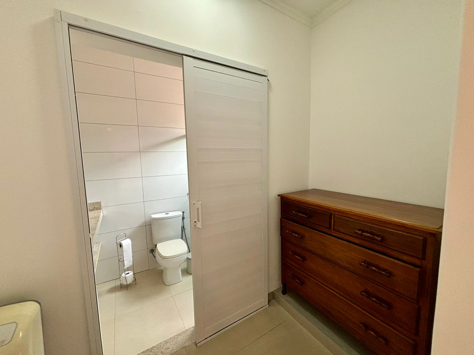 VENDE: CASA 03 DORMITÓRIOS SENDO 02 SUÍTES - CONDOMÍNIO VENEZA - BRODOWSKI-SP.