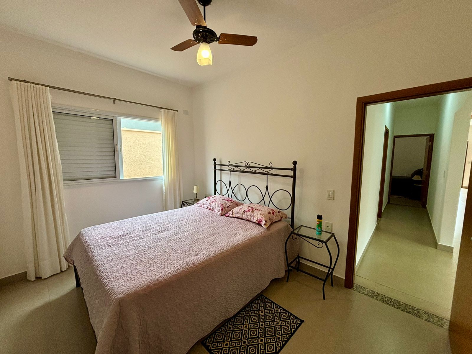VENDE: CASA 03 DORMITÓRIOS SENDO 02 SUÍTES - CONDOMÍNIO VENEZA - BRODOWSKI-SP.
