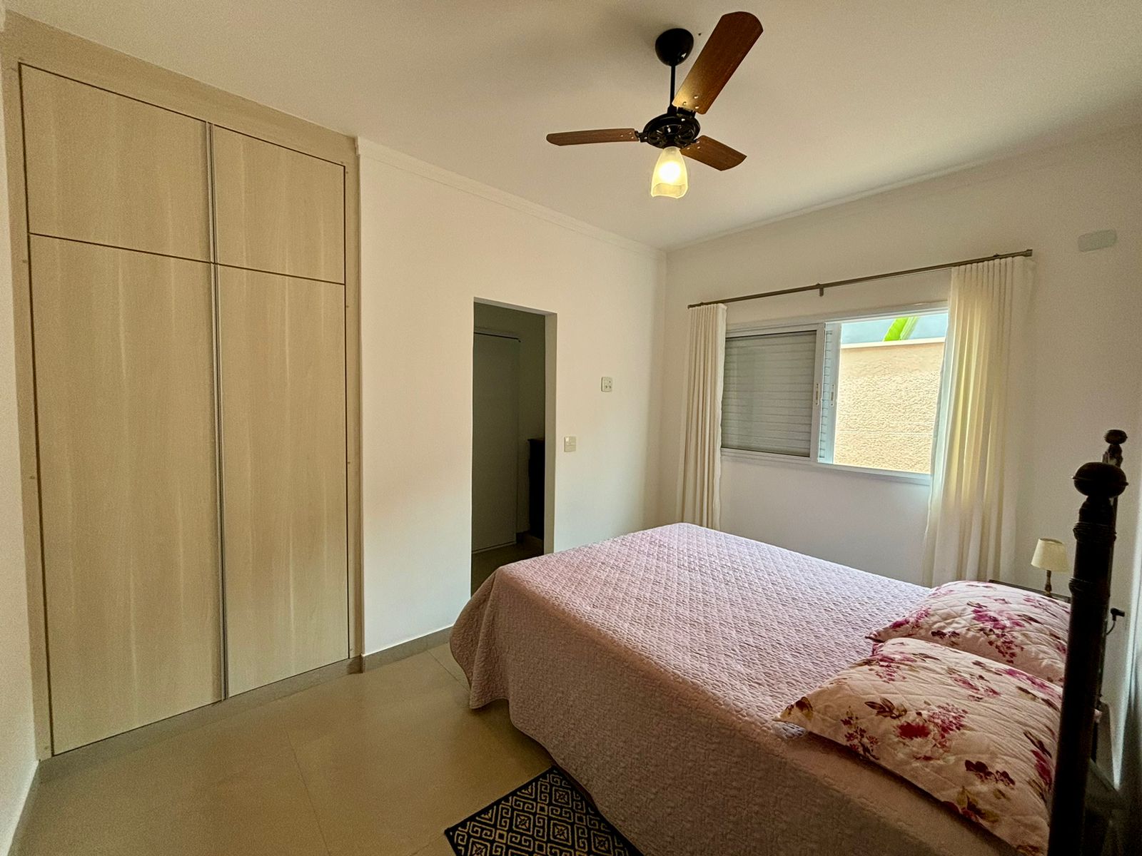 VENDE: CASA 03 DORMITÓRIOS SENDO 02 SUÍTES - CONDOMÍNIO VENEZA - BRODOWSKI-SP.