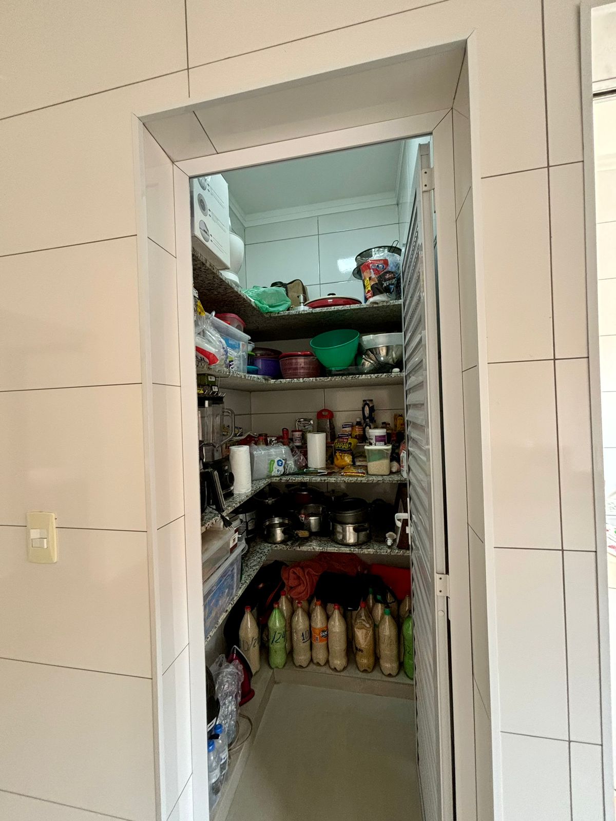 VENDE: CASA 03 DORMITÓRIOS SENDO 02 SUÍTES - CONDOMÍNIO VENEZA - BRODOWSKI-SP.