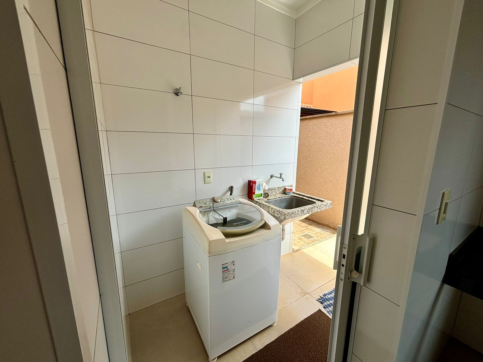 VENDE: CASA 03 DORMITÓRIOS SENDO 02 SUÍTES - CONDOMÍNIO VENEZA - BRODOWSKI-SP.