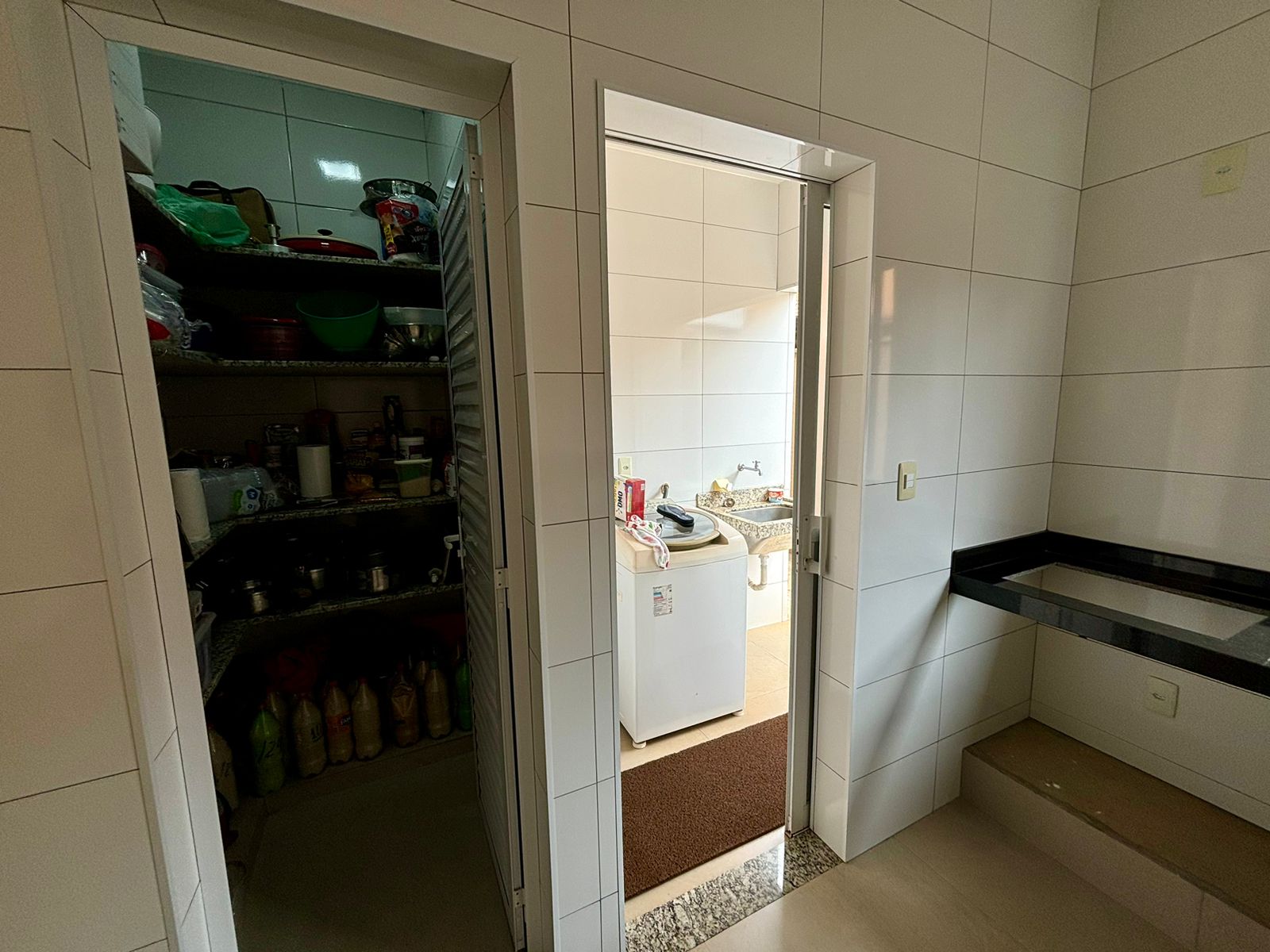 VENDE: CASA 03 DORMITÓRIOS SENDO 02 SUÍTES - CONDOMÍNIO VENEZA - BRODOWSKI-SP.