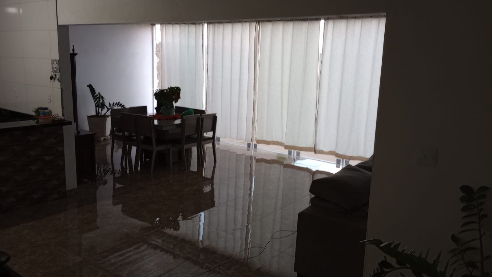 VENDE. SOBRADO COM 04 DORMITÓRIOS - JARDIM DAS OLIVEIRAS - BRODOWSKI-SP.
