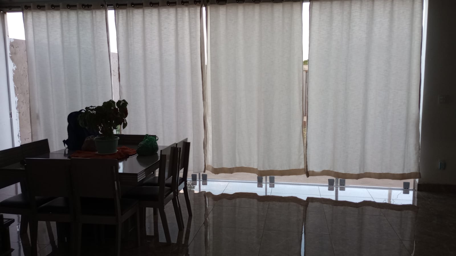 VENDE. SOBRADO COM 04 DORMITÓRIOS - JARDIM DAS OLIVEIRAS - BRODOWSKI-SP.