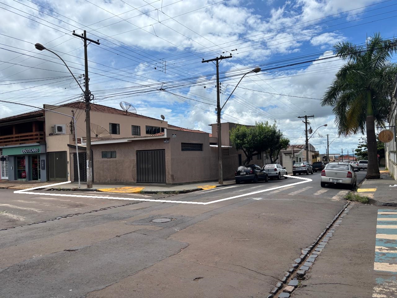 VENDE: IMÓVEL COMERCIAL - PONTO PRIVILEGIADO  NA RUA FLORIANO PEIXOTO NO CENTRO DE BRODOWSKI