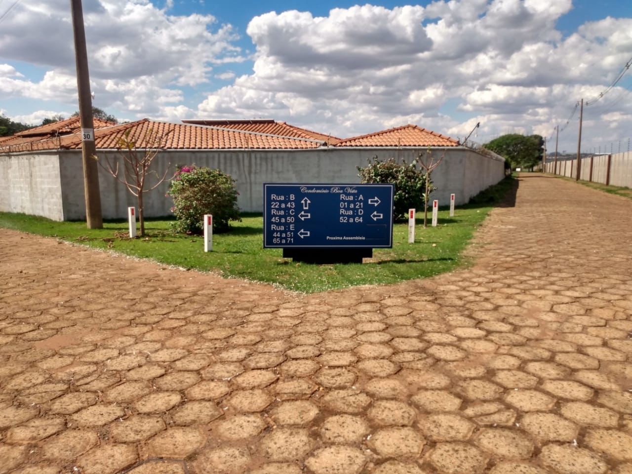 VENDE: CHÁCARA DE 2.195 m² - CONDOMÍNIO BOA VISTA - BRODOWSKI-SP.
