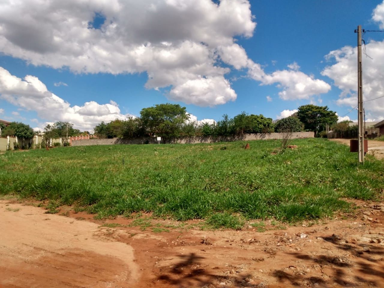 VENDE: CHÁCARA DE 2.195 m² - CONDOMÍNIO BOA VISTA - BRODOWSKI-SP.