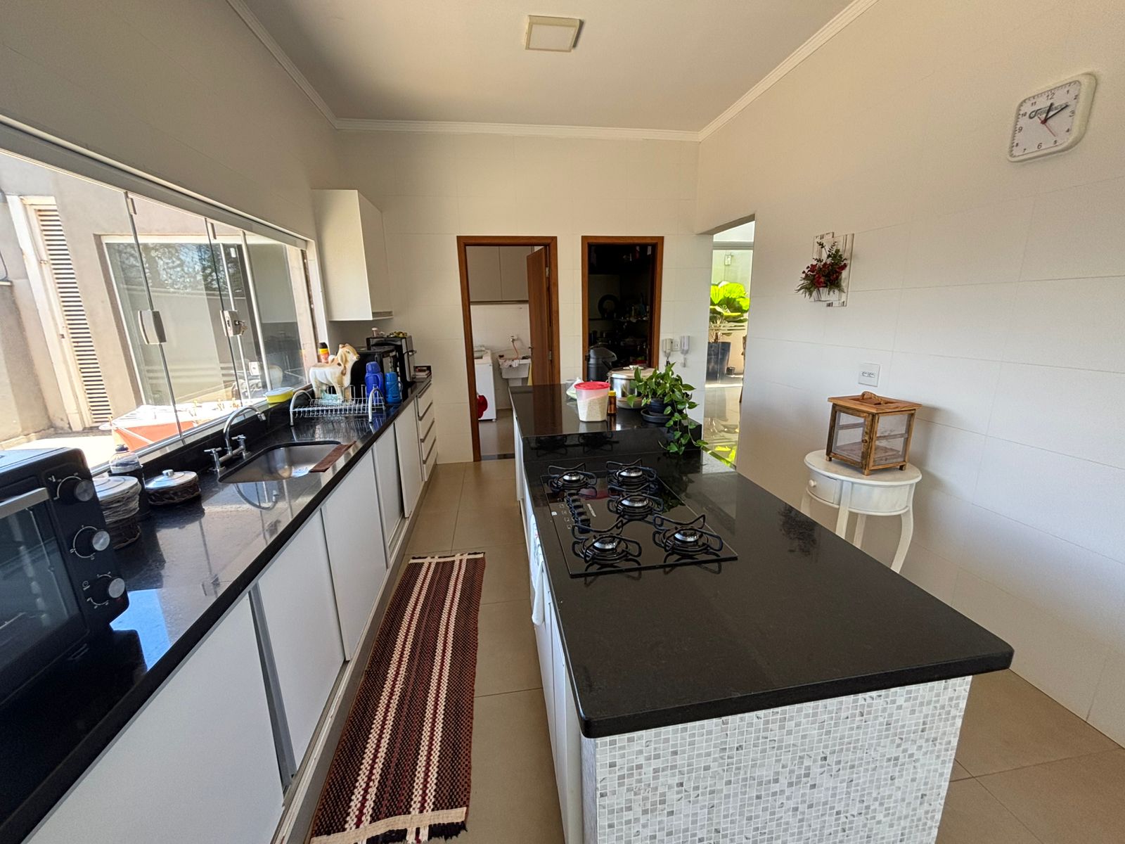 VENDE: LINDA RESIDENCIA COM 3 SUÍTES - CONDOMÍNIO SANTA MôNICA - BRODOWSKI-SP.