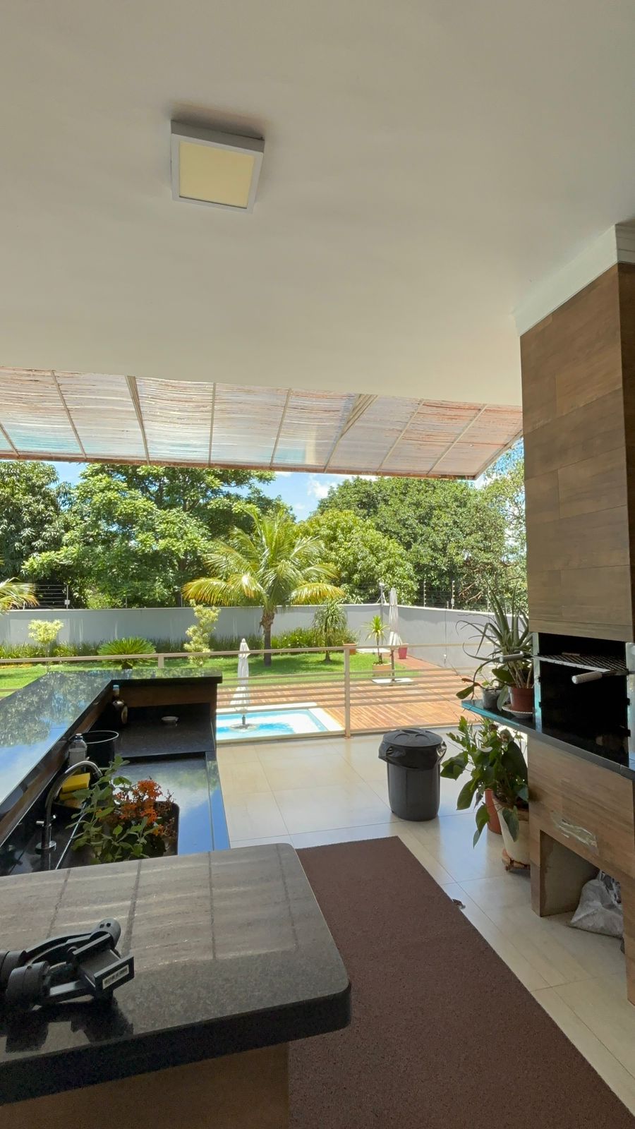 VENDE: LINDA RESIDENCIA COM 3 SUÍTES - CONDOMÍNIO SANTA MôNICA - BRODOWSKI-SP.