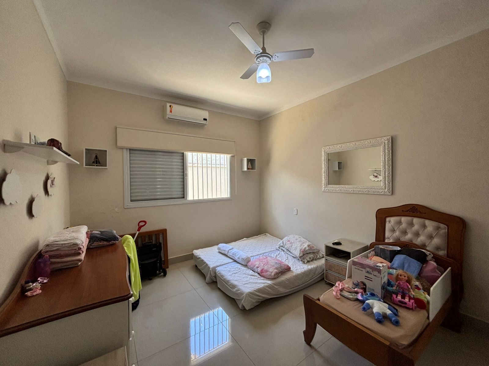 VENDE: LINDA RESIDENCIA COM 3 SUÍTES - CONDOMÍNIO SANTA MôNICA - BRODOWSKI-SP.