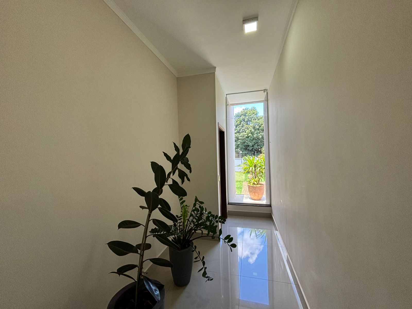VENDE: LINDA RESIDENCIA COM 3 SUÍTES - CONDOMÍNIO SANTA MôNICA - BRODOWSKI-SP.
