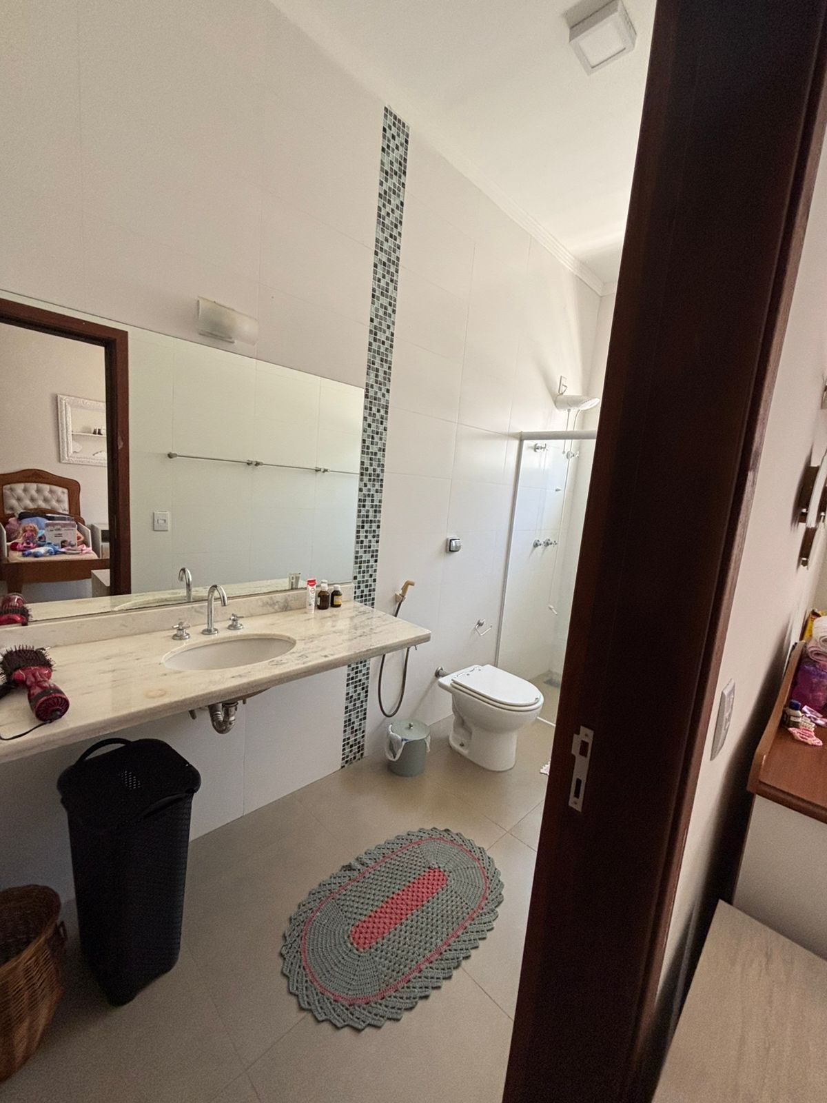 VENDE: LINDA RESIDENCIA COM 3 SUÍTES - CONDOMÍNIO SANTA MôNICA - BRODOWSKI-SP.