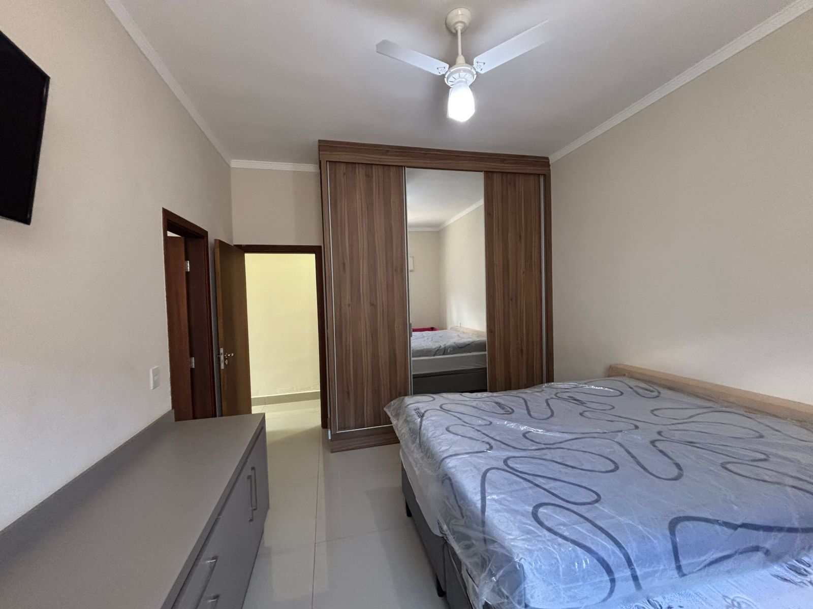 VENDE: LINDA RESIDENCIA COM 3 SUÍTES - CONDOMÍNIO SANTA MôNICA - BRODOWSKI-SP.