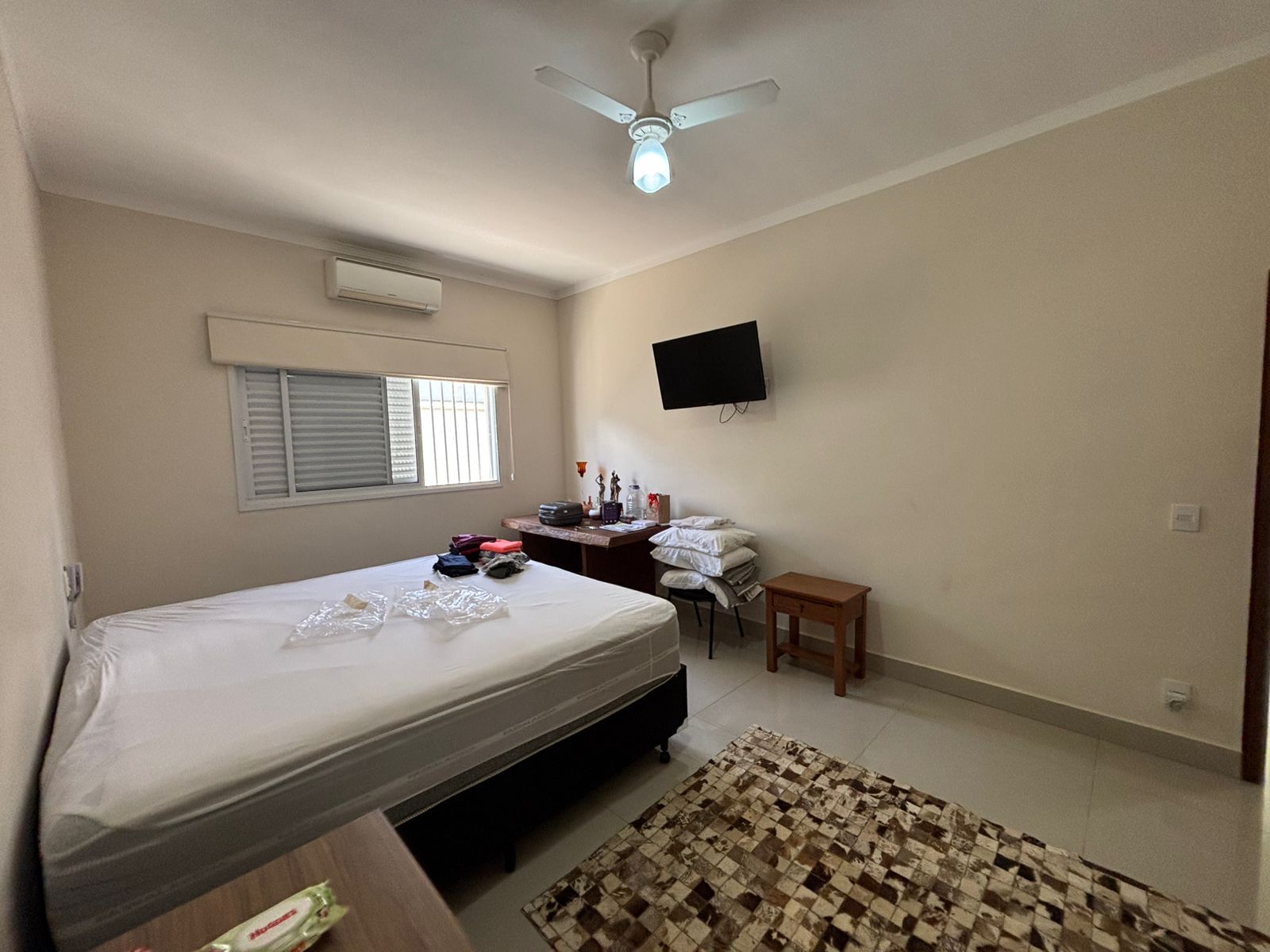 VENDE: LINDA RESIDENCIA COM 3 SUÍTES - CONDOMÍNIO SANTA MôNICA - BRODOWSKI-SP.