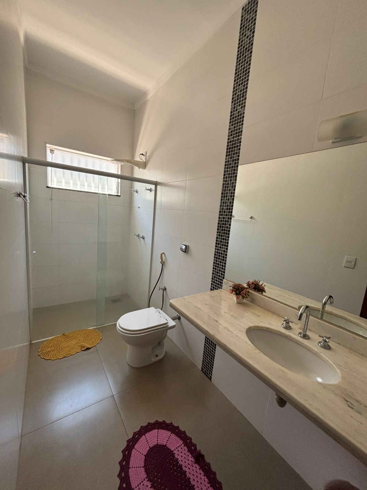 VENDE: LINDA RESIDENCIA COM 3 SUÍTES - CONDOMÍNIO SANTA MôNICA - BRODOWSKI-SP.