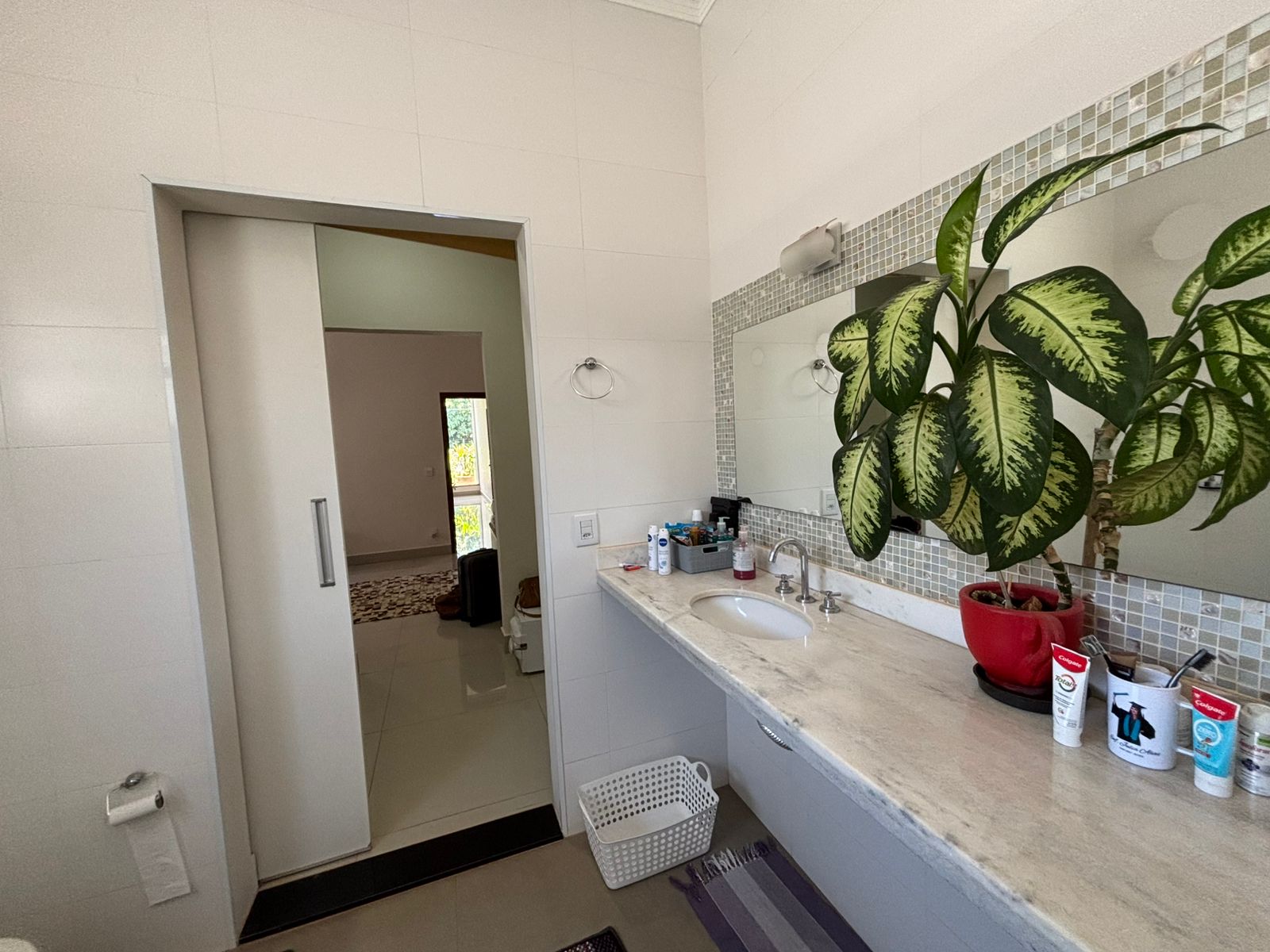 VENDE: LINDA RESIDENCIA COM 3 SUÍTES - CONDOMÍNIO SANTA MôNICA - BRODOWSKI-SP.