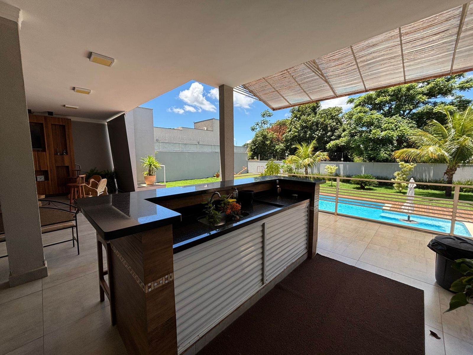 VENDE: LINDA RESIDENCIA COM 3 SUÍTES - CONDOMÍNIO SANTA MôNICA - BRODOWSKI-SP.