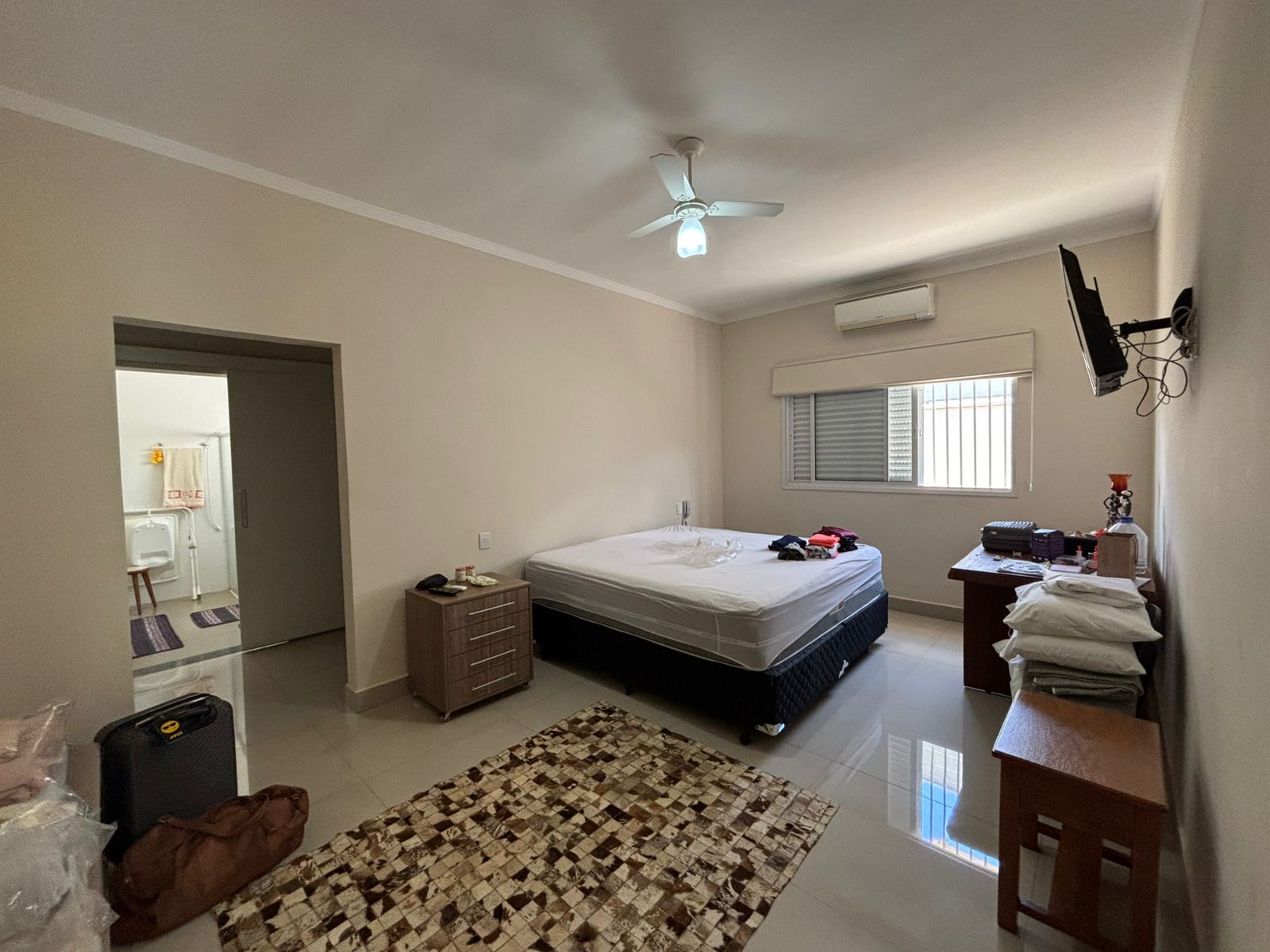 VENDE: LINDA RESIDENCIA COM 3 SUÍTES - CONDOMÍNIO SANTA MôNICA - BRODOWSKI-SP.