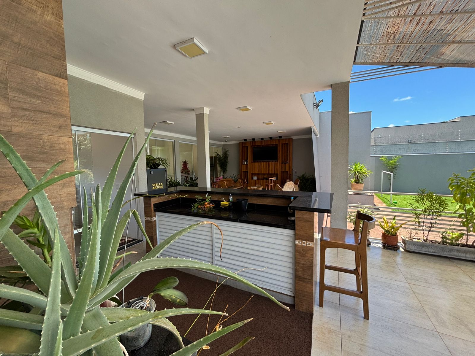 VENDE: LINDA RESIDENCIA COM 3 SUÍTES - CONDOMÍNIO SANTA MôNICA - BRODOWSKI-SP.