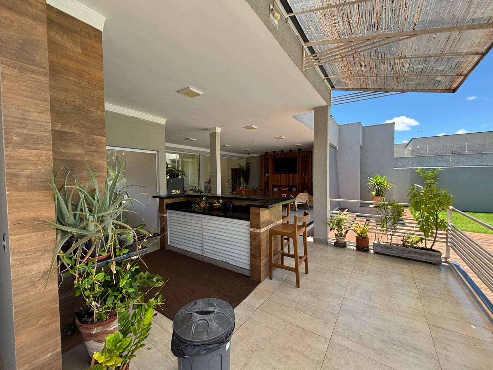 VENDE: LINDA RESIDENCIA COM 3 SUÍTES - CONDOMÍNIO SANTA MôNICA - BRODOWSKI-SP.