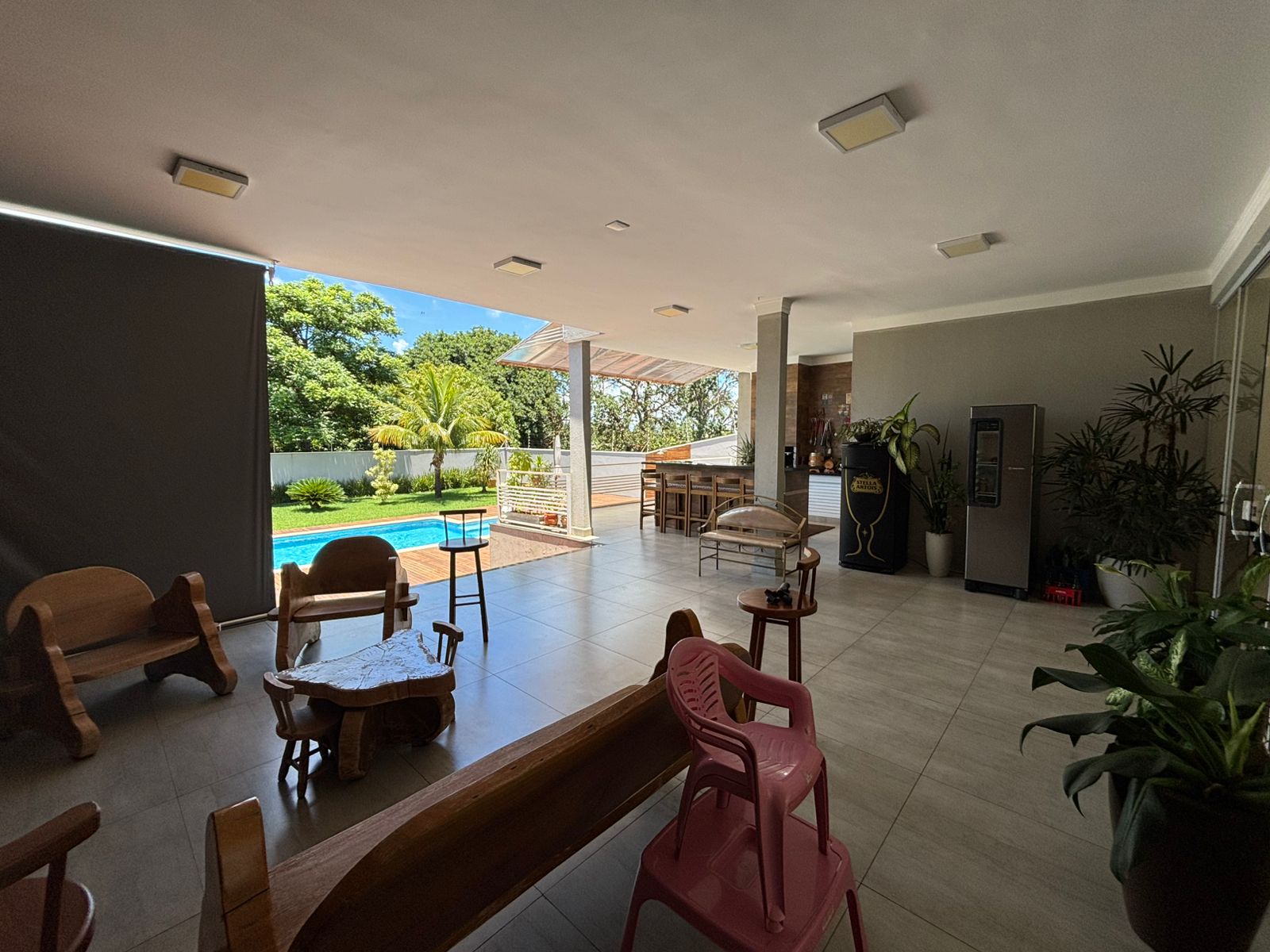 VENDE: LINDA RESIDENCIA COM 3 SUÍTES - CONDOMÍNIO SANTA MôNICA - BRODOWSKI-SP.