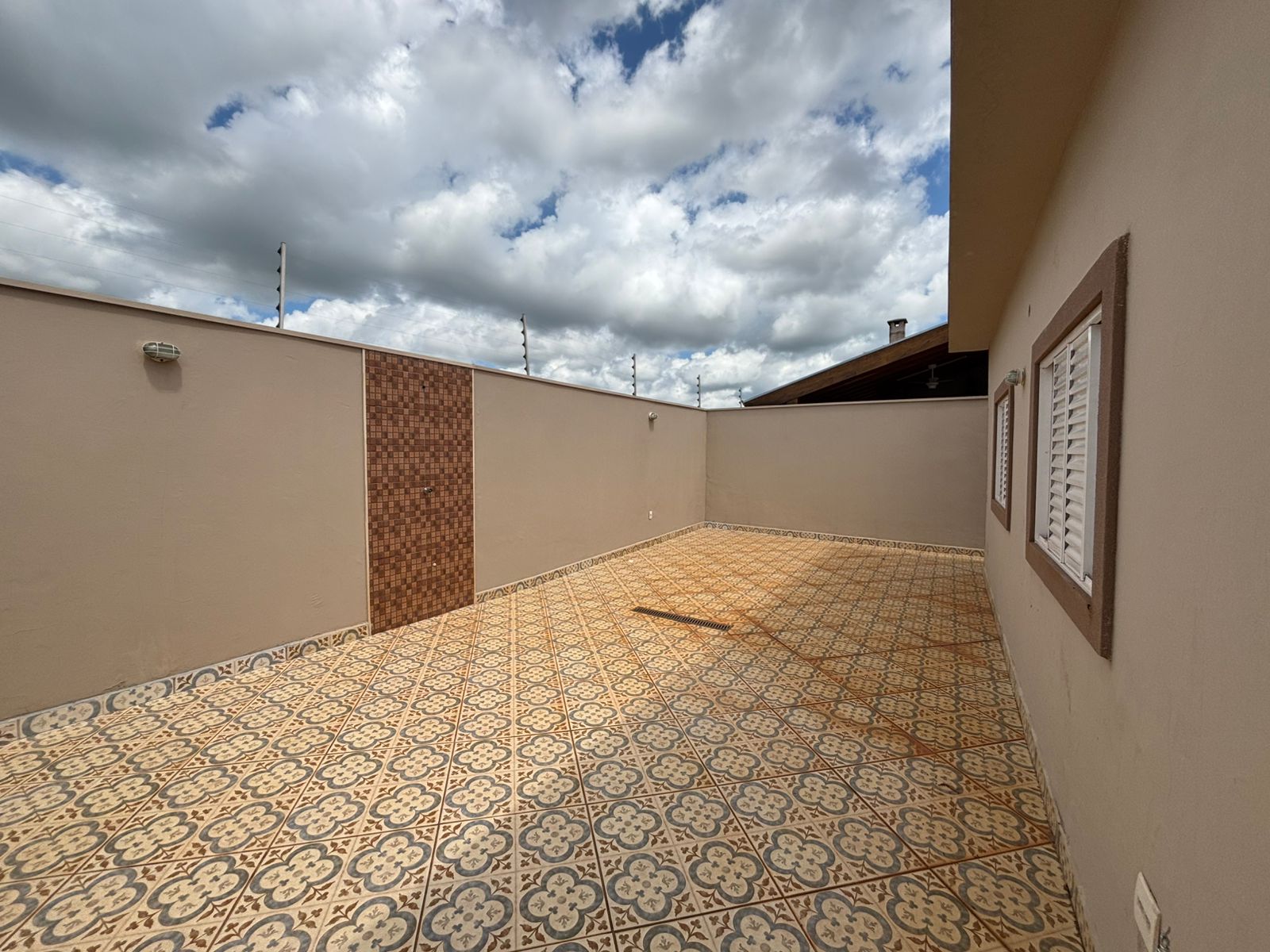 VENDE: CASA 3 DORMITÓRIOS - CONDOMÍNIO VERONA EM BRODOWSKI-SP. ( BRODOSQUI)