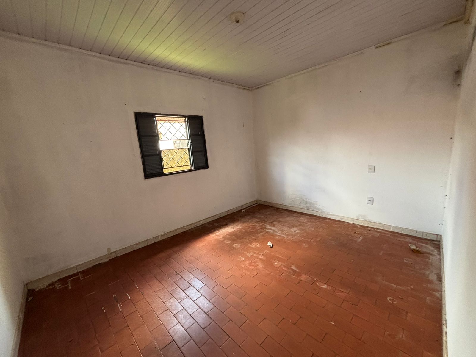 VENDE. TERRENO - ÁREA - 1.500m² - PRÓXIMO A RODOVIA CÂNDIDO PORTINARI - BRODOWSKI-SP.