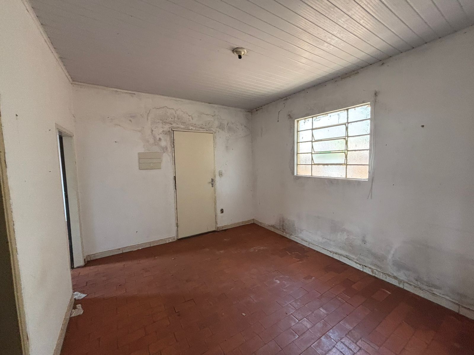 VENDE. TERRENO - ÁREA - 1.500m² - PRÓXIMO A RODOVIA CÂNDIDO PORTINARI - BRODOWSKI-SP.
