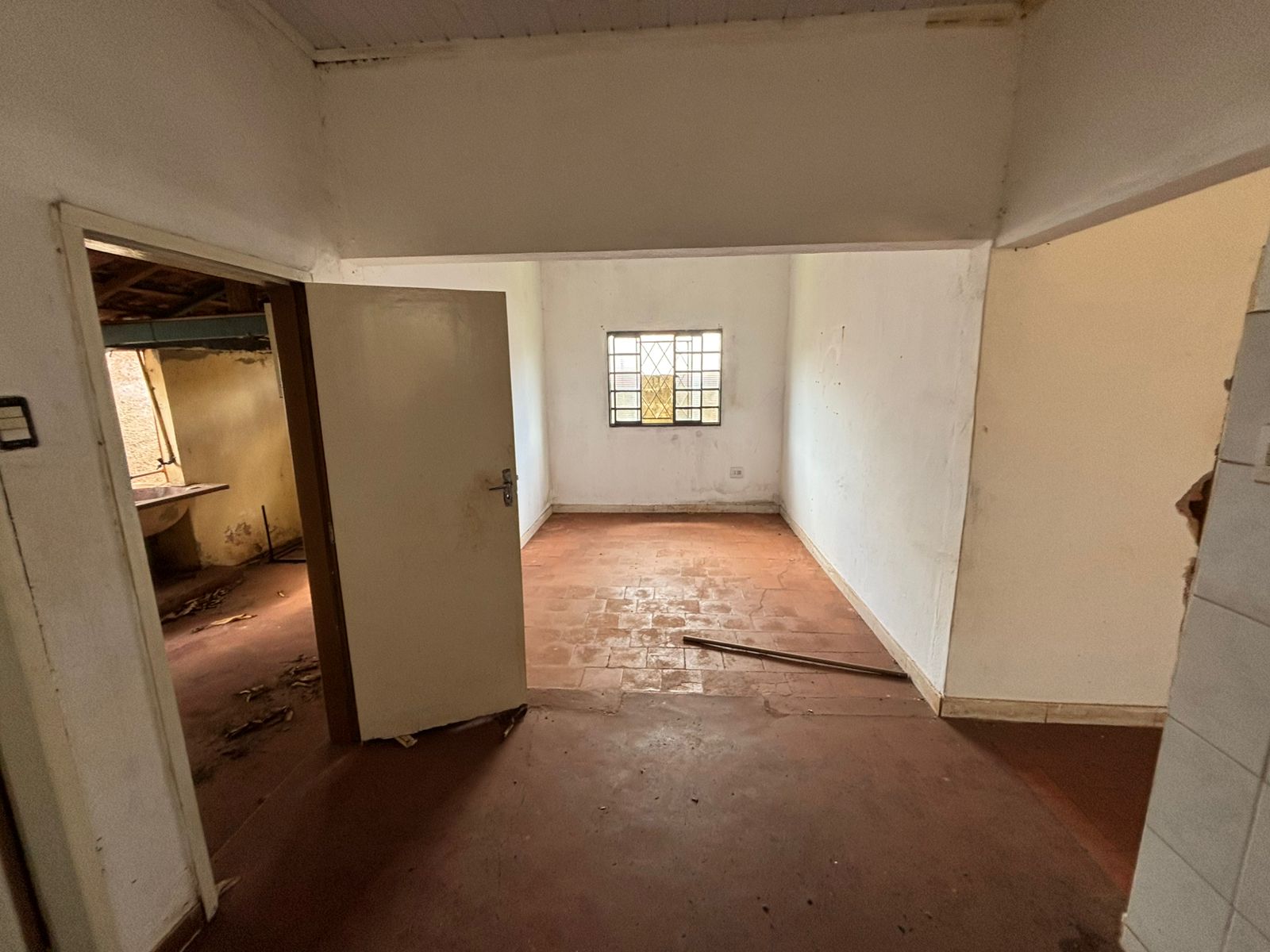 VENDE. TERRENO - ÁREA - 1.500m² - PRÓXIMO A RODOVIA CÂNDIDO PORTINARI - BRODOWSKI-SP.