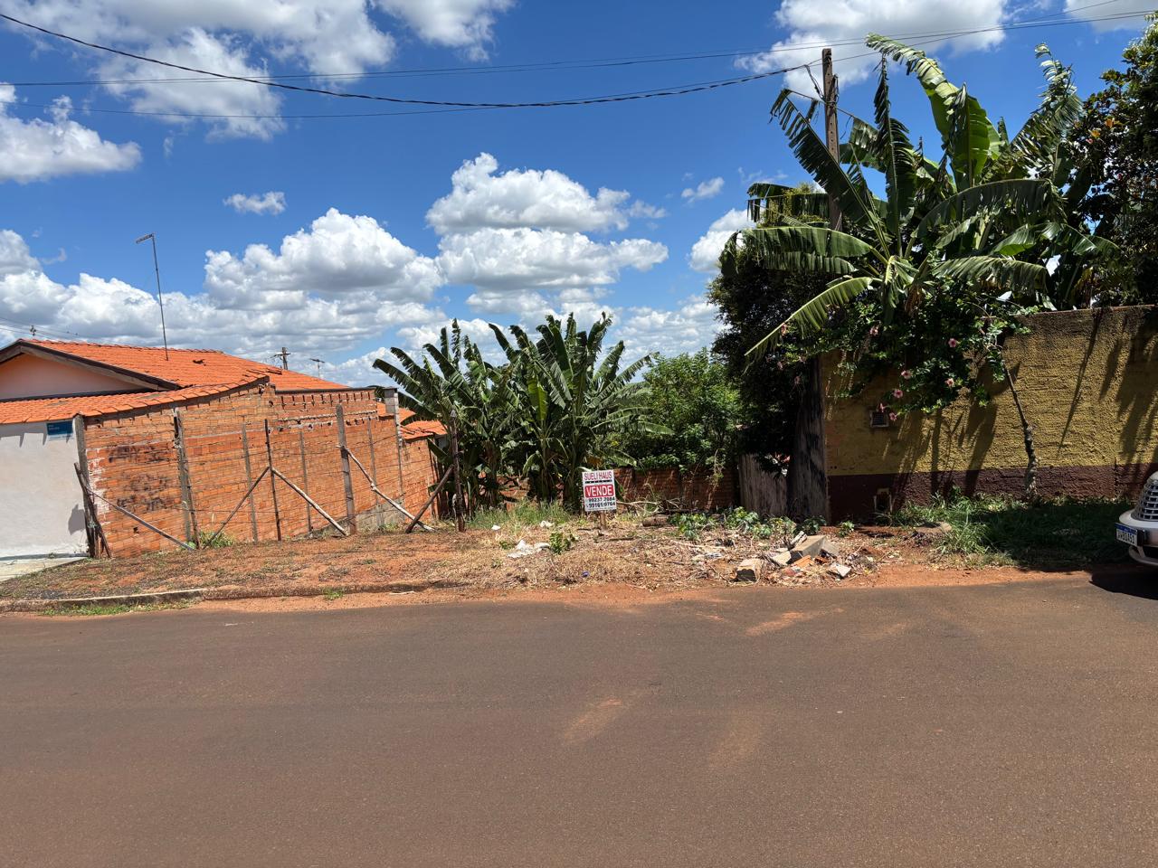 VENDE. TERRENO DE 5x25 = 125m² NO RESIDENCIAL BOM JARDIM EM BRODOWSKI