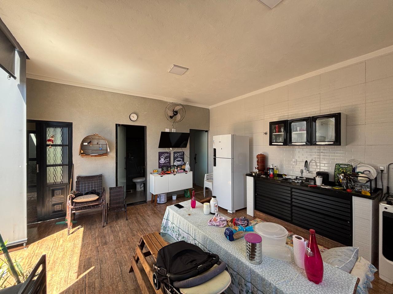 VENDE: CASA 02 DORMITÓRIOS - PISCINA - JARDIM QUEBEC - BRODOWSKI