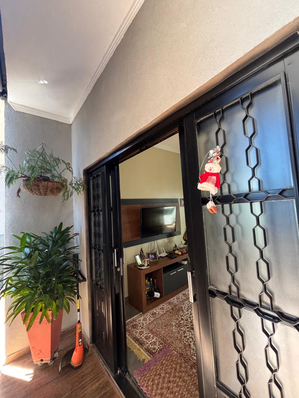 VENDE: CASA 02 DORMITÓRIOS - PISCINA - JARDIM QUEBEC - BRODOWSKI