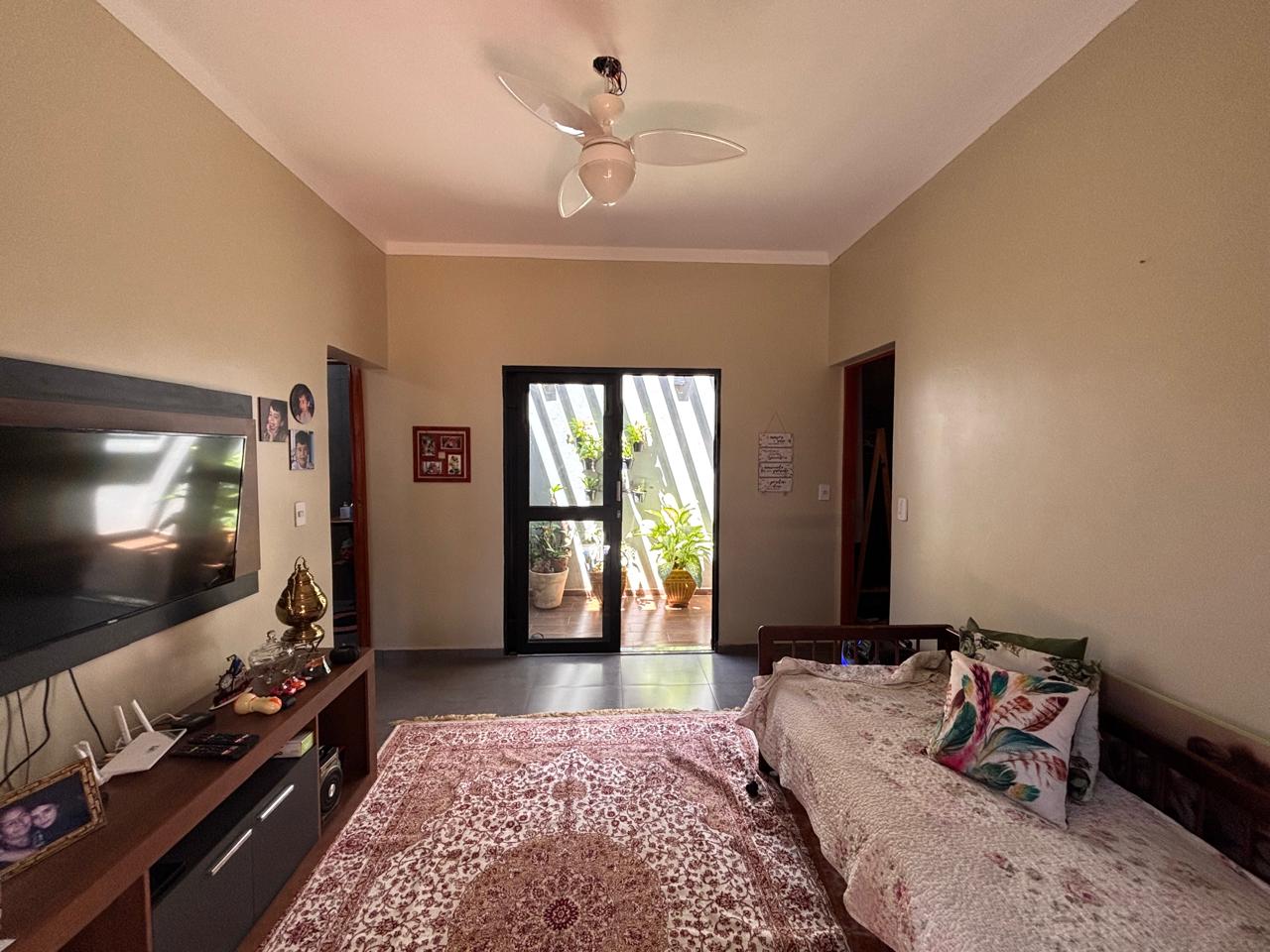 VENDE: CASA 02 DORMITÓRIOS - PISCINA - JARDIM QUEBEC - BRODOWSKI