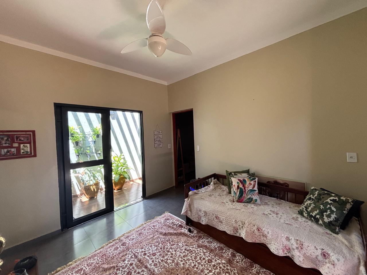 VENDE: CASA 02 DORMITÓRIOS - PISCINA - JARDIM QUEBEC - BRODOWSKI