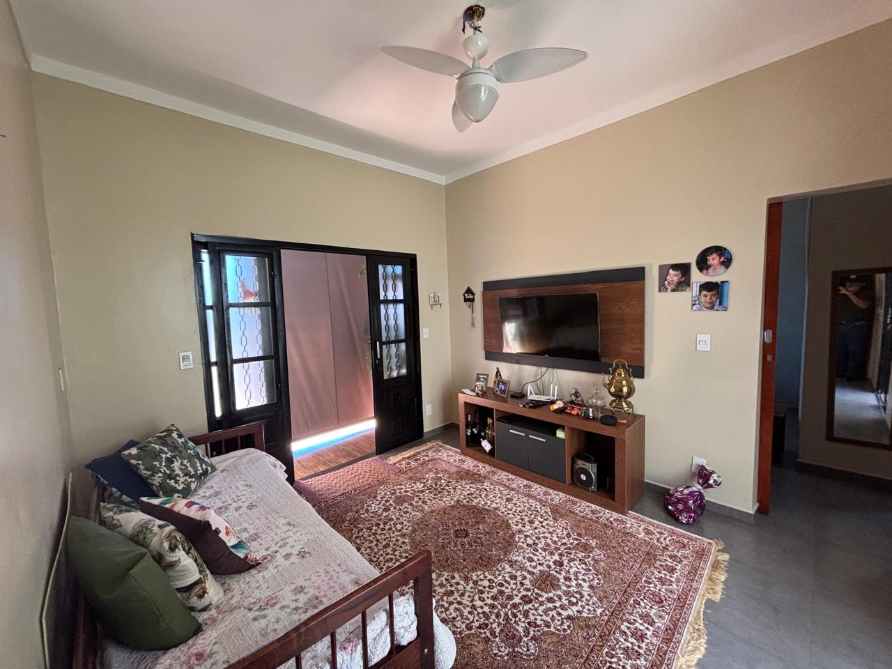 VENDE: CASA 02 DORMITÓRIOS - PISCINA - JARDIM QUEBEC - BRODOWSKI